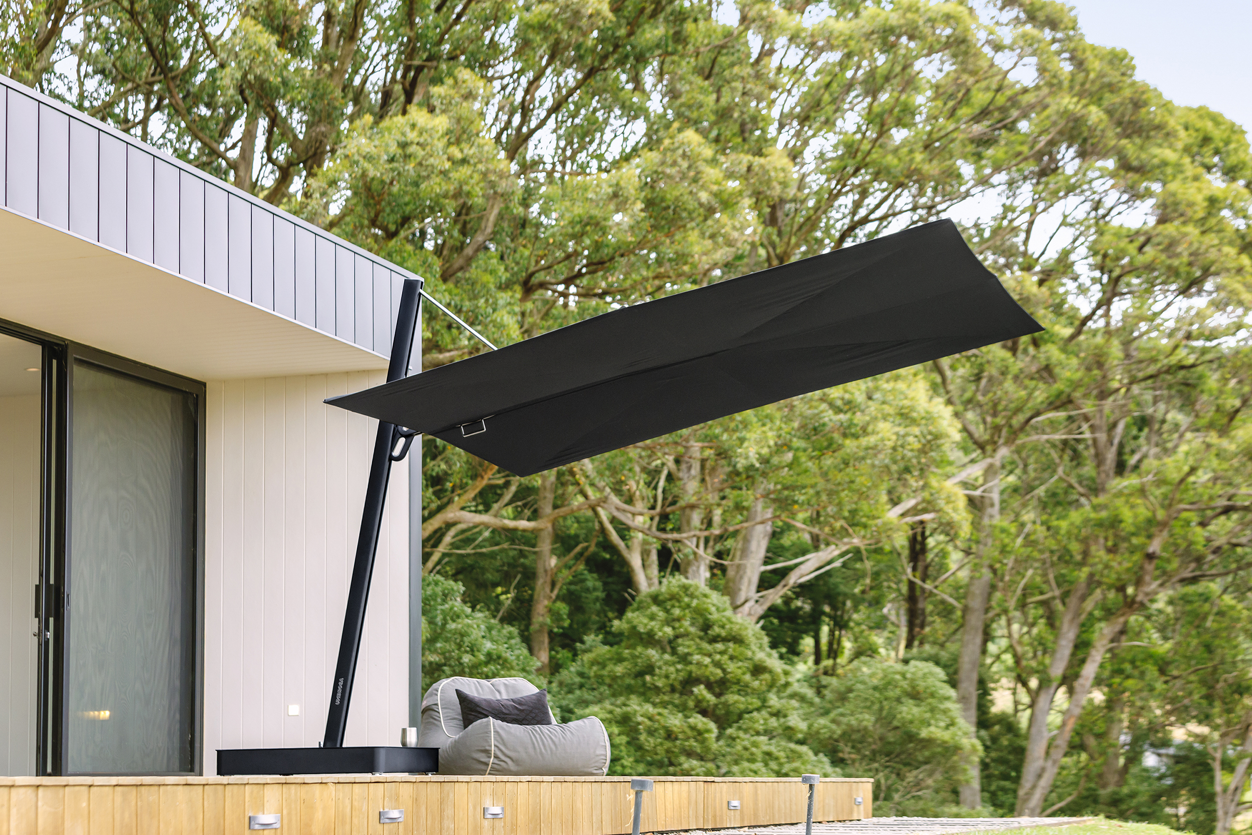 Versa UX - Full Black - cantilever umbrella - Austria